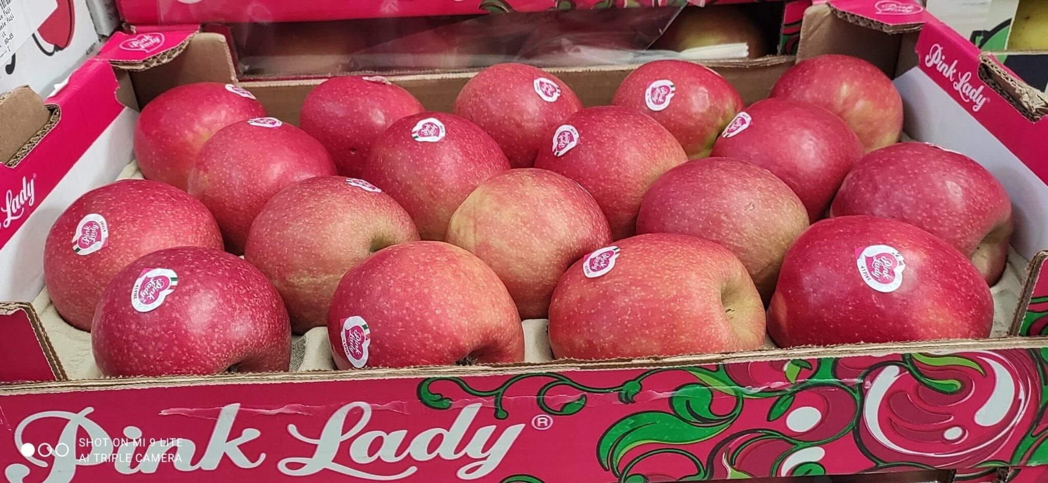 Яблоко Pink Lady Отборная 1кг