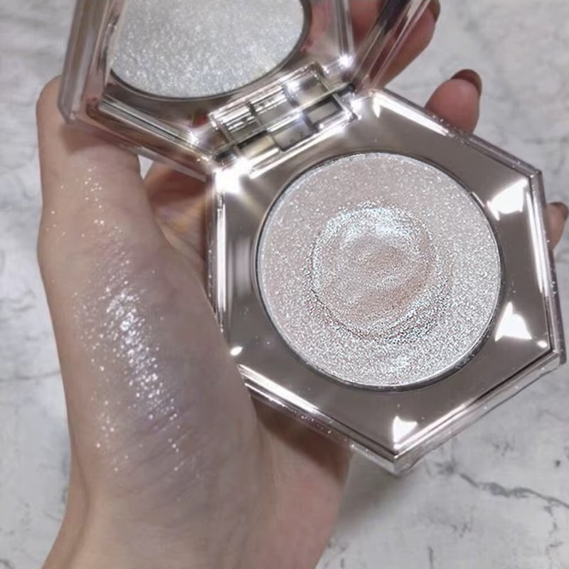 Lyvenna Shiny Makeup Хайлайтер