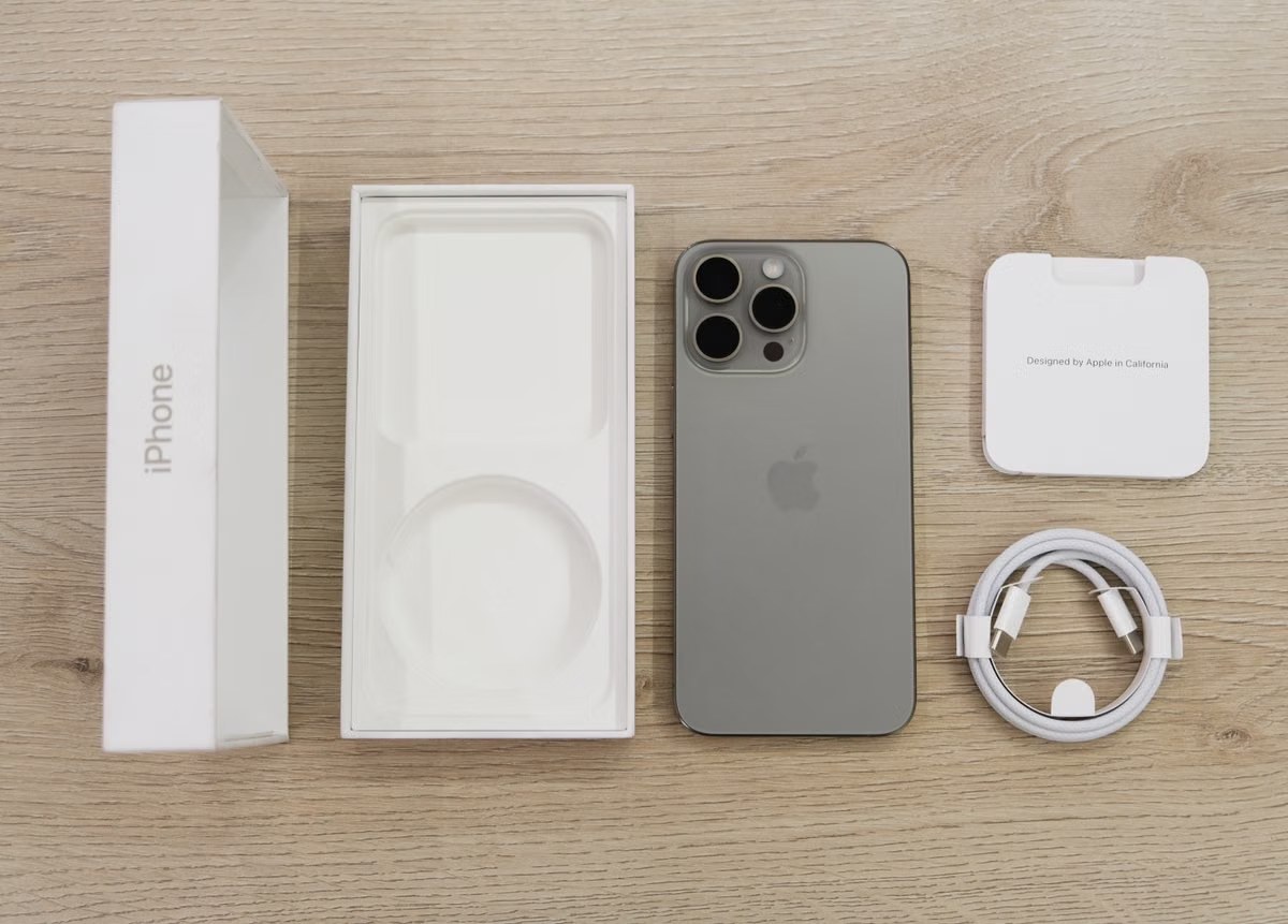 Iphone 15 Box Nau/Zau